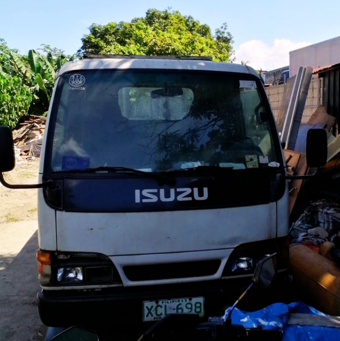Isuzu ELF Truck